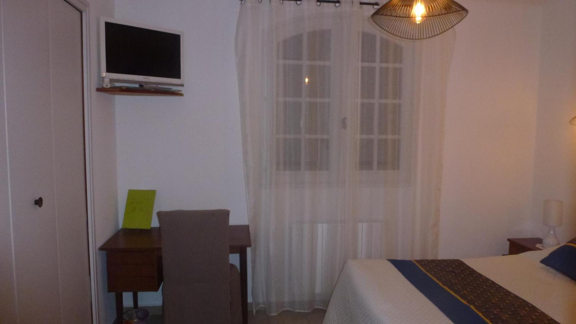 Chambre D'Hotes La Pinede Lambesc Esterno foto