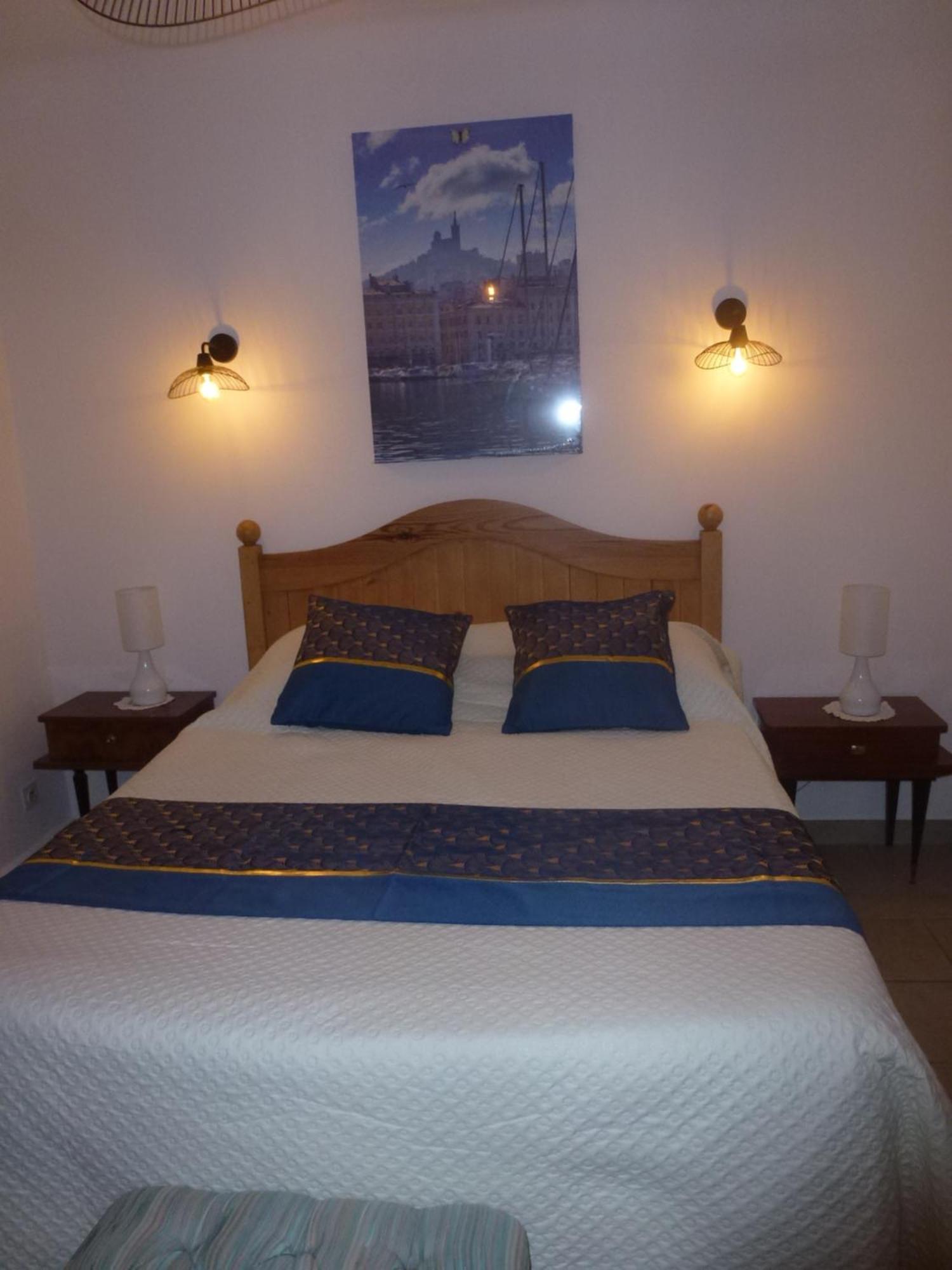 Chambre D'Hotes La Pinede Lambesc Esterno foto