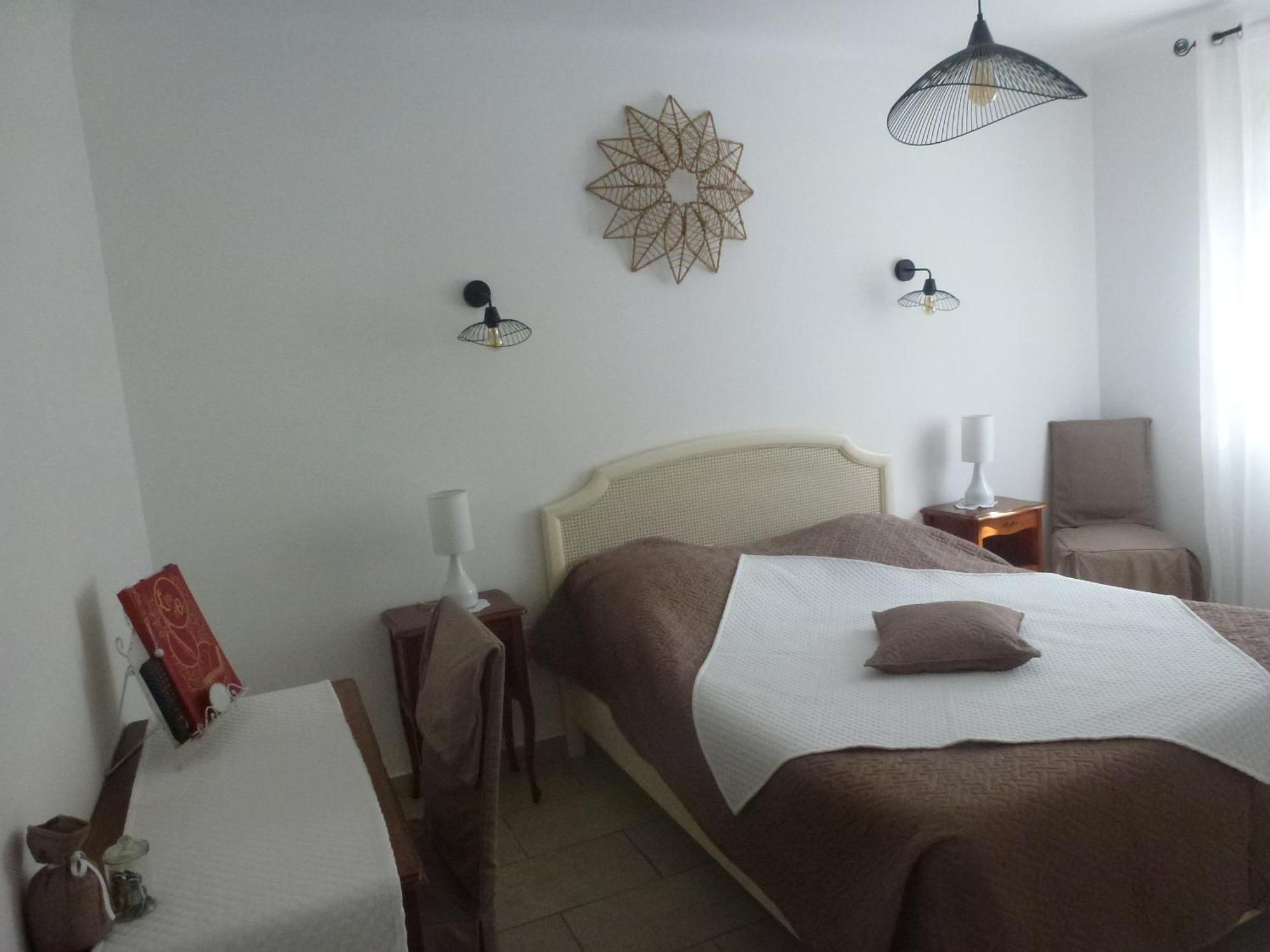 Chambre D'Hotes La Pinede Lambesc Esterno foto